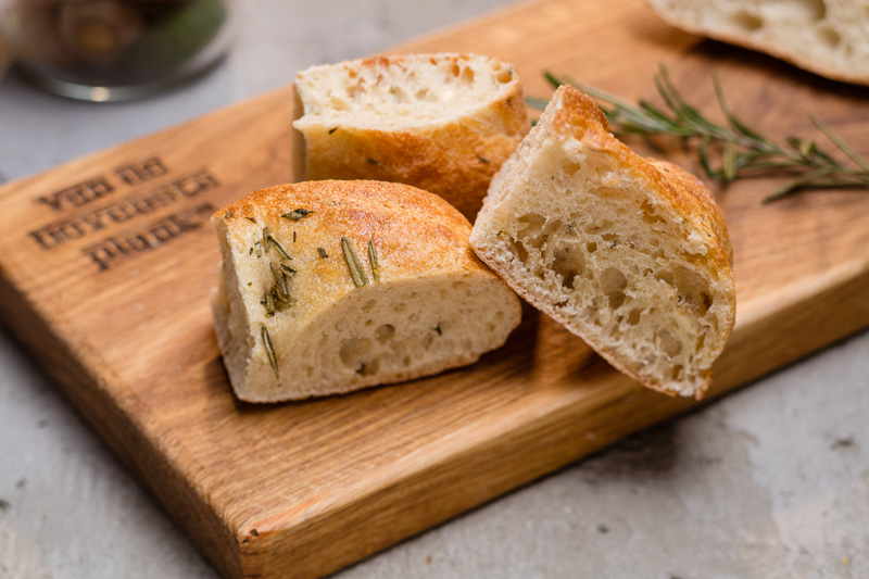 Focaccia met rozemarijn